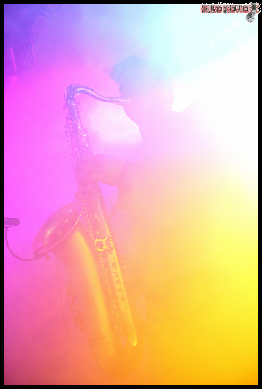 889x1321 pixels (927K)